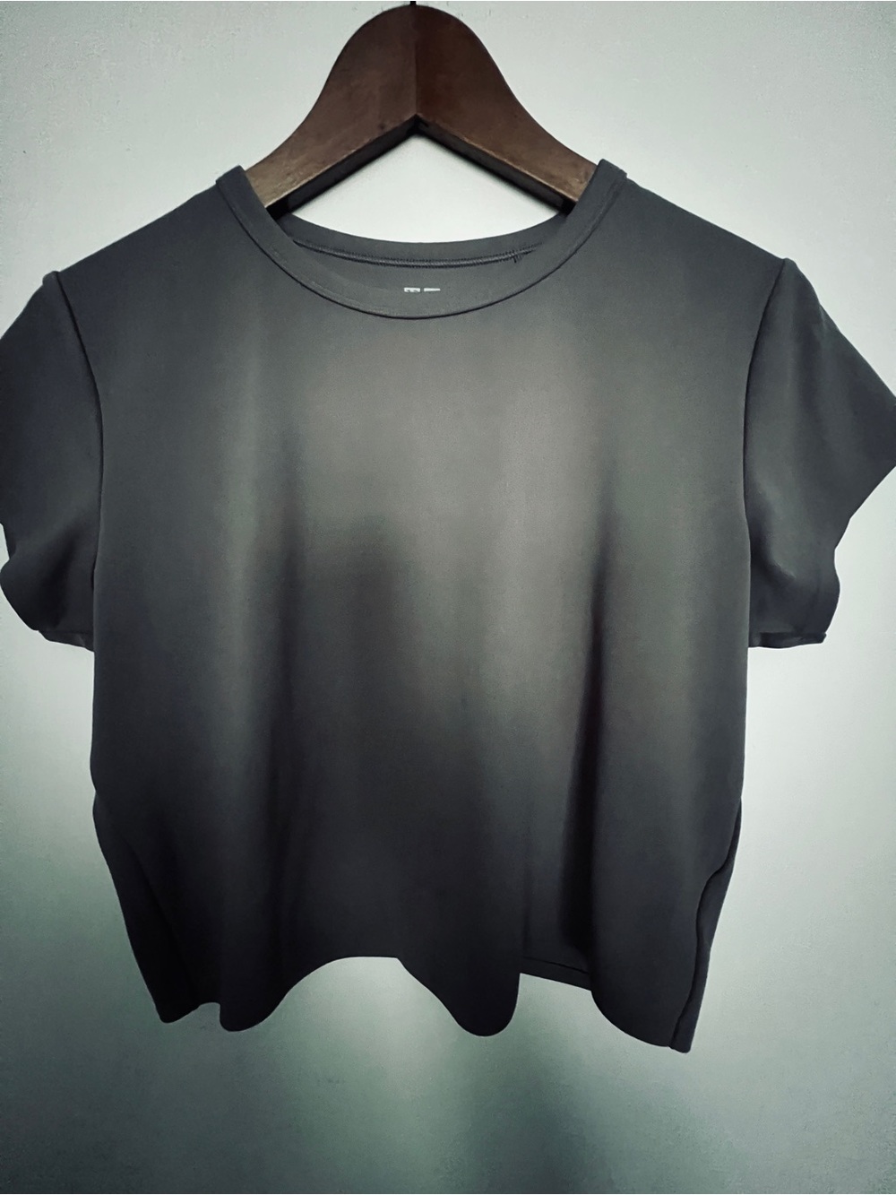 Uniqlo AIRism Women’s Short-Sleeve Tee - Medium